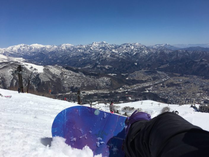 Japan, Nagano Prefecture, Hakuba - snowboarding