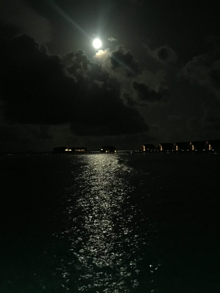 Maldives, Makunufushi - Cocoa Island night