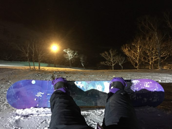 Japan, Hokkaido - Niseko Grand Hirafu night snowboarding
