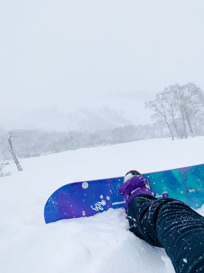 Japan, Hokkaido - Niseko Grand Hirafu snowboarding